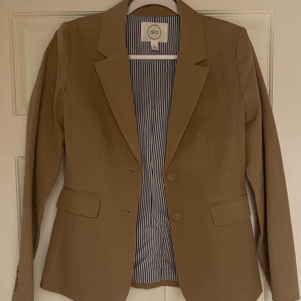 1901 Women's Tan Blazer
